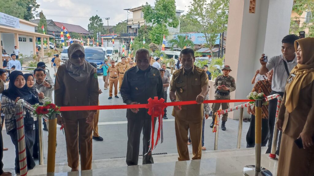 Isran Noor Resmikan Masjid Istiqlal di Loa Bakung Samarinda dan 12 Proyek lainnya Peresmian-Masjid-Istiqlal-Loa-Bakung-Samarinda-oleh-Isran-Noor