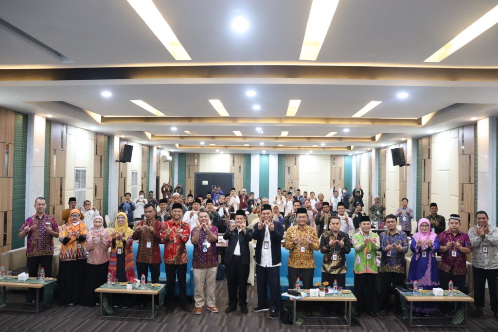 Kinerja dan Minat Investor Terhadap Saham Syariah di BEI Kinerja dan Minat Investor Terhadap Saham Syariah di BEI