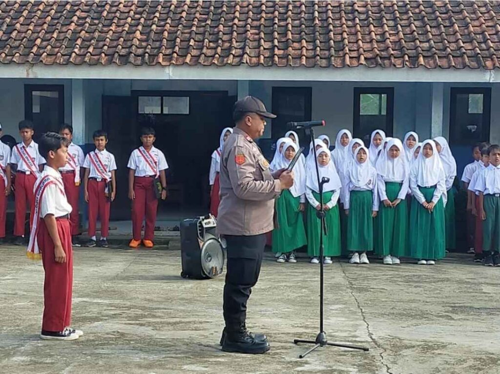 Bhabinkamtibmas Ingatkan Siswa: Jangan Naik Motor Tanpa SIM Aiptu Ridwan Polsek Cisayong
