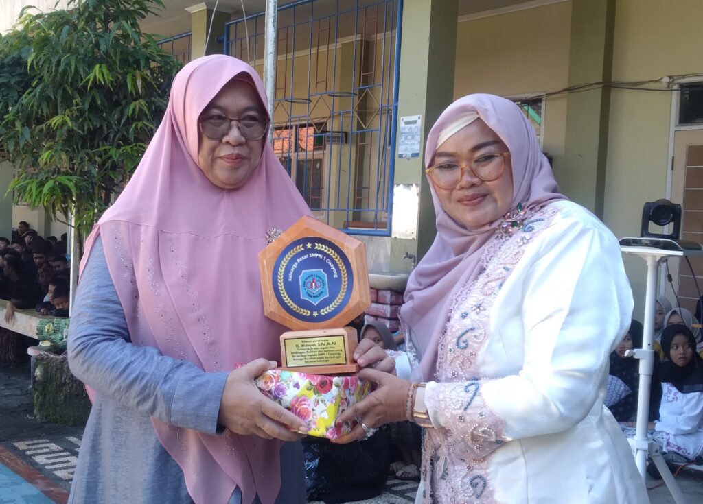 Purna Tugas Hj. Widayah, Guru Inspiratif Selama 39 Tahun
