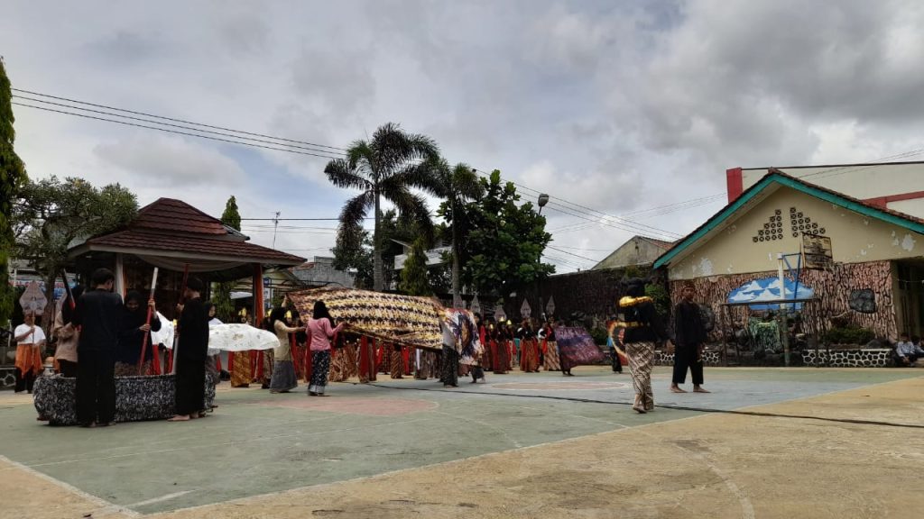 Drama Sangkuriang dan Mars Sekolah Meriahkan Gebyar Bulan Bahasa SMPN 1 Cisayong